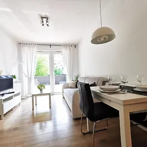 https://matejki-apartment-self-check-in-24-parking.hotelswroclaw.com